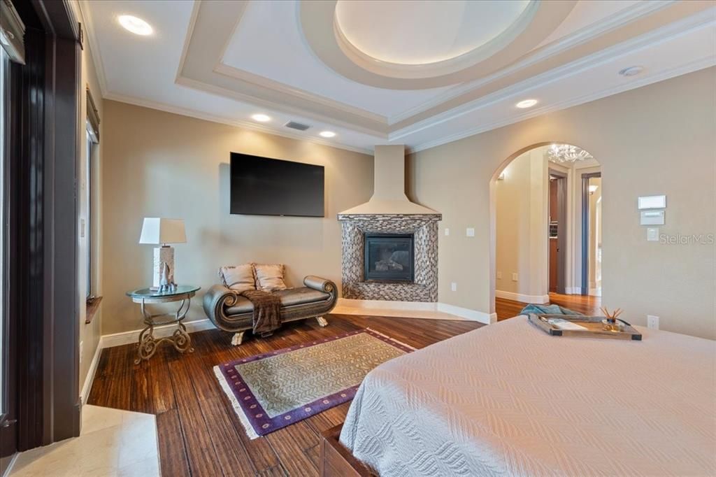 For Sale: $3,500,000 (6 beds, 7 baths, 5590 Square Feet)