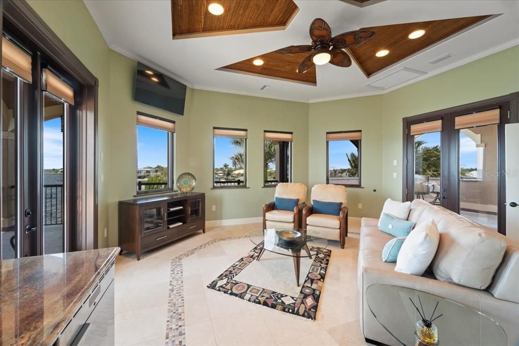 For Sale: $3,500,000 (6 beds, 7 baths, 5590 Square Feet)