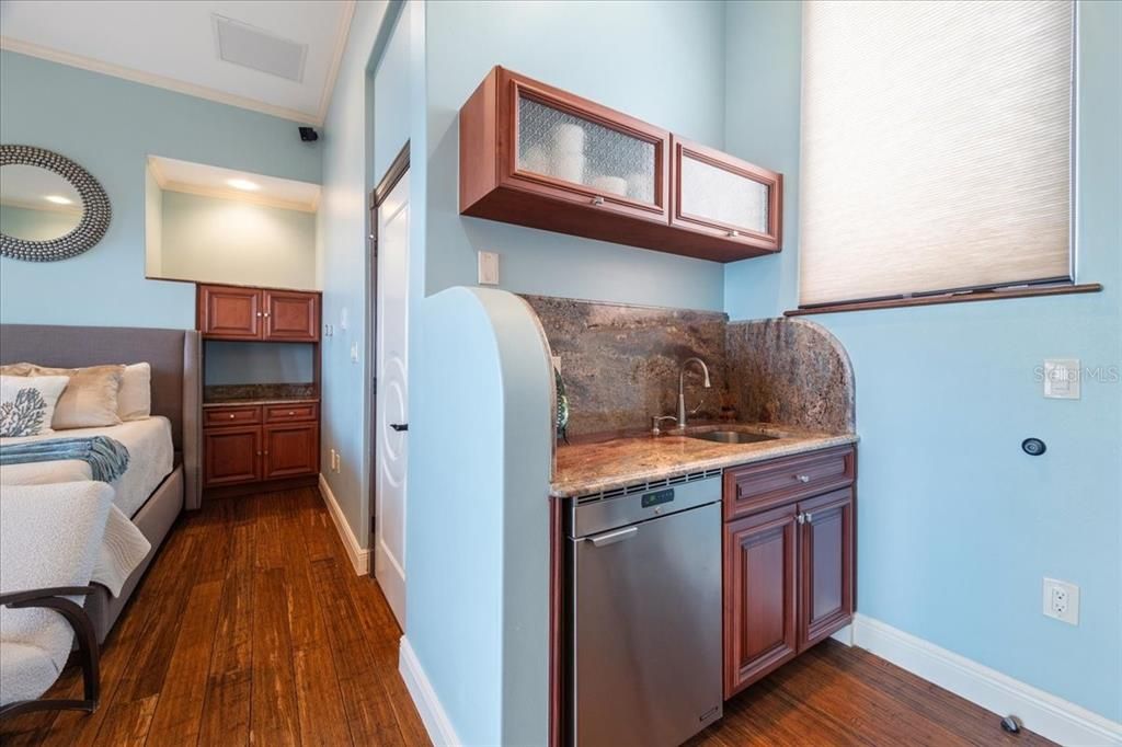 For Sale: $3,500,000 (6 beds, 7 baths, 5590 Square Feet)