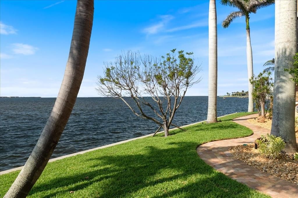 For Sale: $3,500,000 (6 beds, 7 baths, 5590 Square Feet)