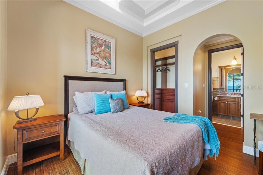 For Sale: $3,500,000 (6 beds, 7 baths, 5590 Square Feet)