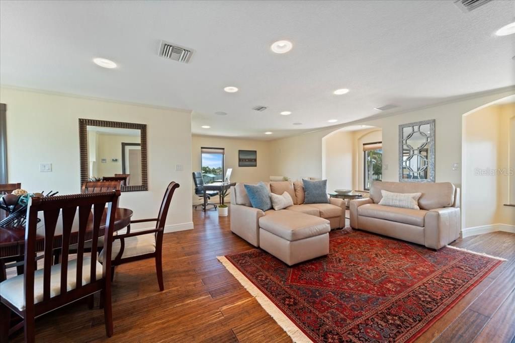 For Sale: $3,500,000 (6 beds, 7 baths, 5590 Square Feet)