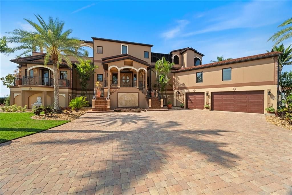 For Sale: $3,500,000 (6 beds, 7 baths, 5590 Square Feet)