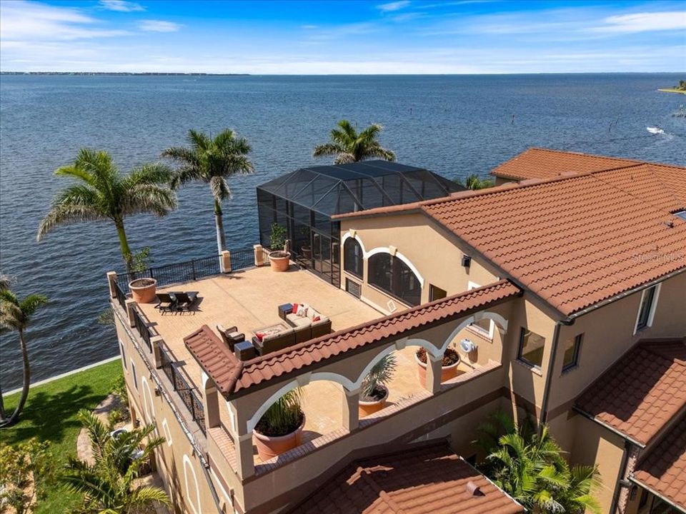 For Sale: $3,500,000 (6 beds, 7 baths, 5590 Square Feet)