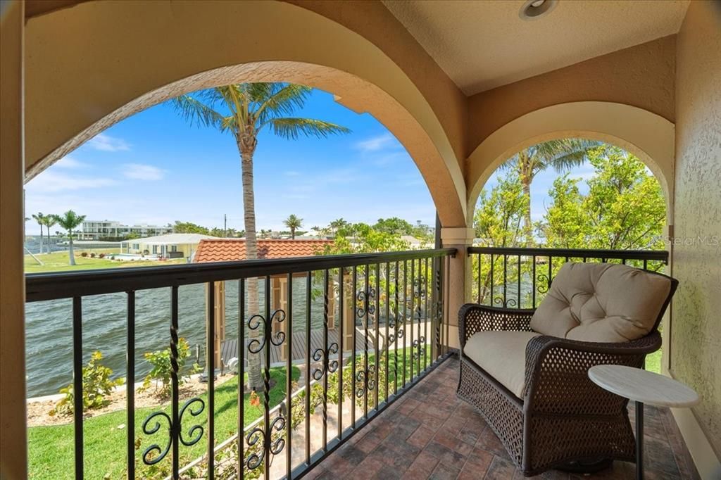 For Sale: $3,500,000 (6 beds, 7 baths, 5590 Square Feet)