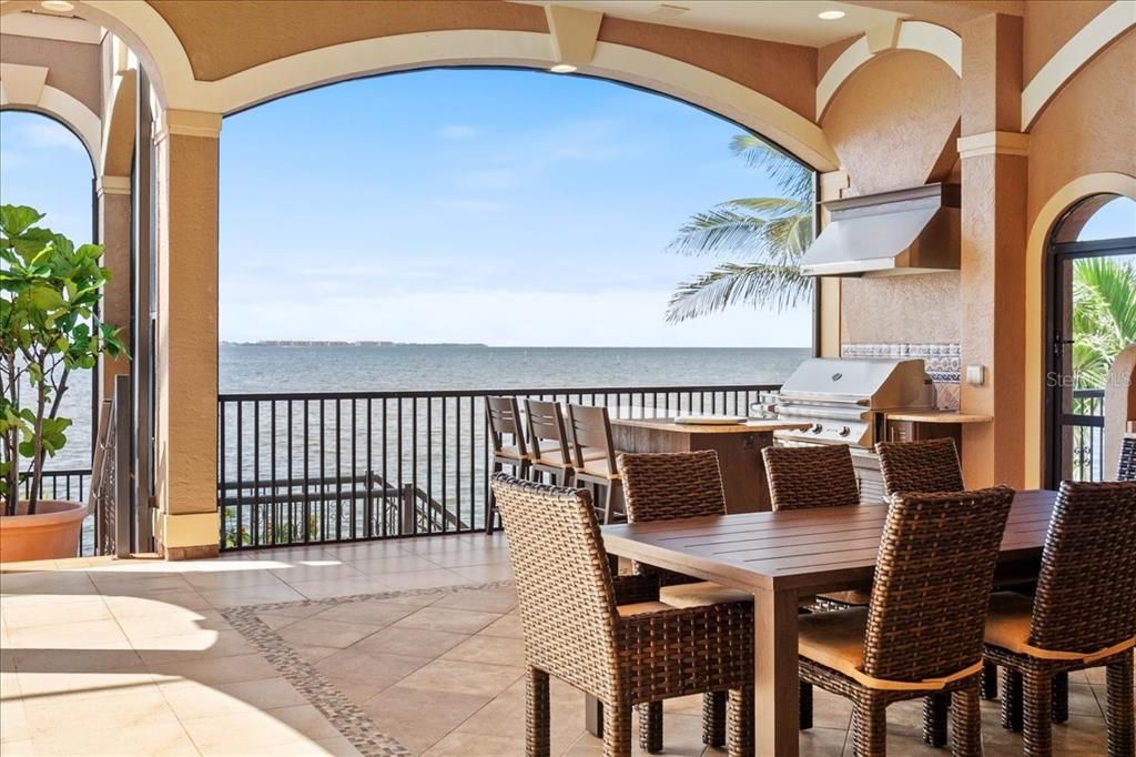 For Sale: $3,500,000 (6 beds, 7 baths, 5590 Square Feet)