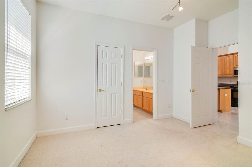 Active With Contract: $585,000 (5 beds, 3 baths, 2878 Square Feet)