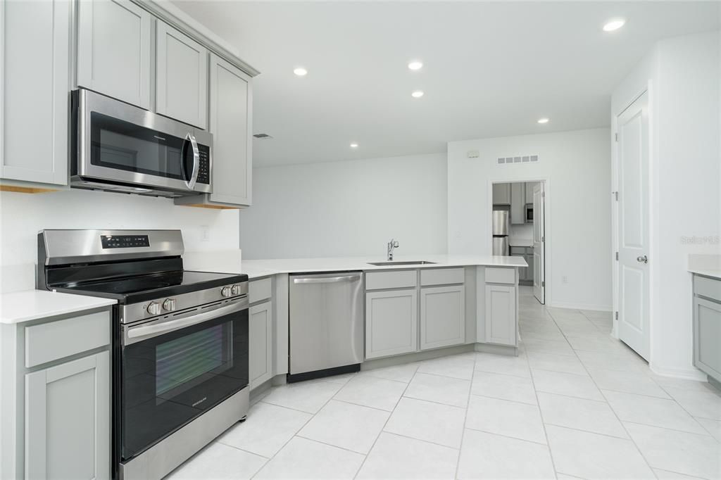 待售: $399,999 (4 贝兹, 3 浴室, 2125 平方英尺)