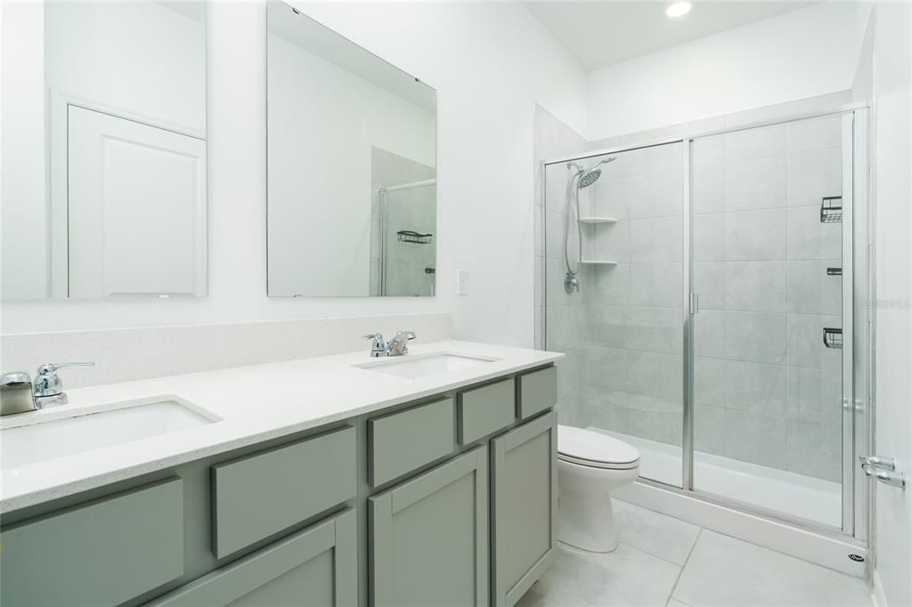 待售: $399,999 (4 贝兹, 3 浴室, 2125 平方英尺)