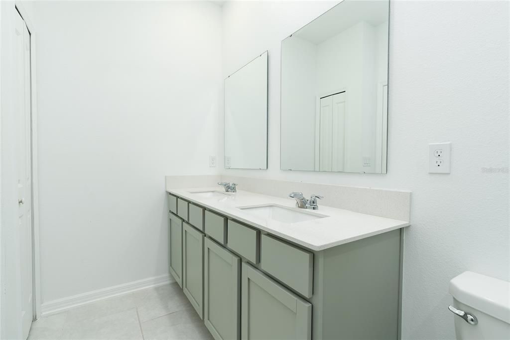 待售: $399,999 (4 贝兹, 3 浴室, 2125 平方英尺)