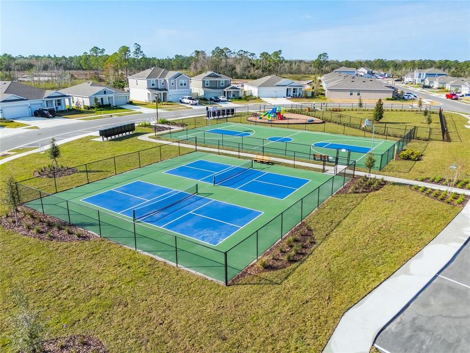 待售: $399,999 (4 贝兹, 3 浴室, 2125 平方英尺)