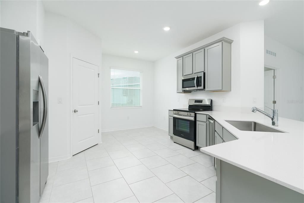 待售: $399,999 (4 贝兹, 3 浴室, 2125 平方英尺)