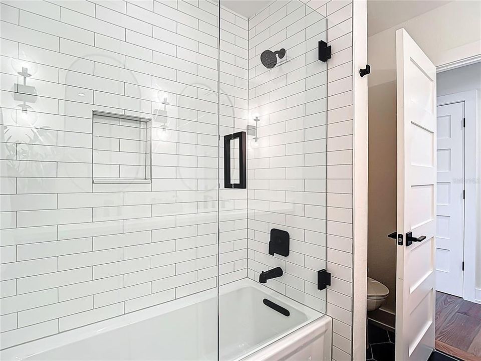 Под контрактом: $5,500 (3 спален, 2 ванн, 2378 Квадратных фут)