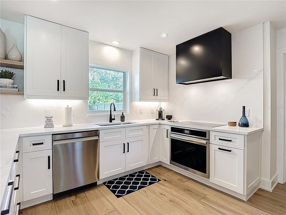 Под контрактом: $5,500 (3 спален, 2 ванн, 2378 Квадратных фут)