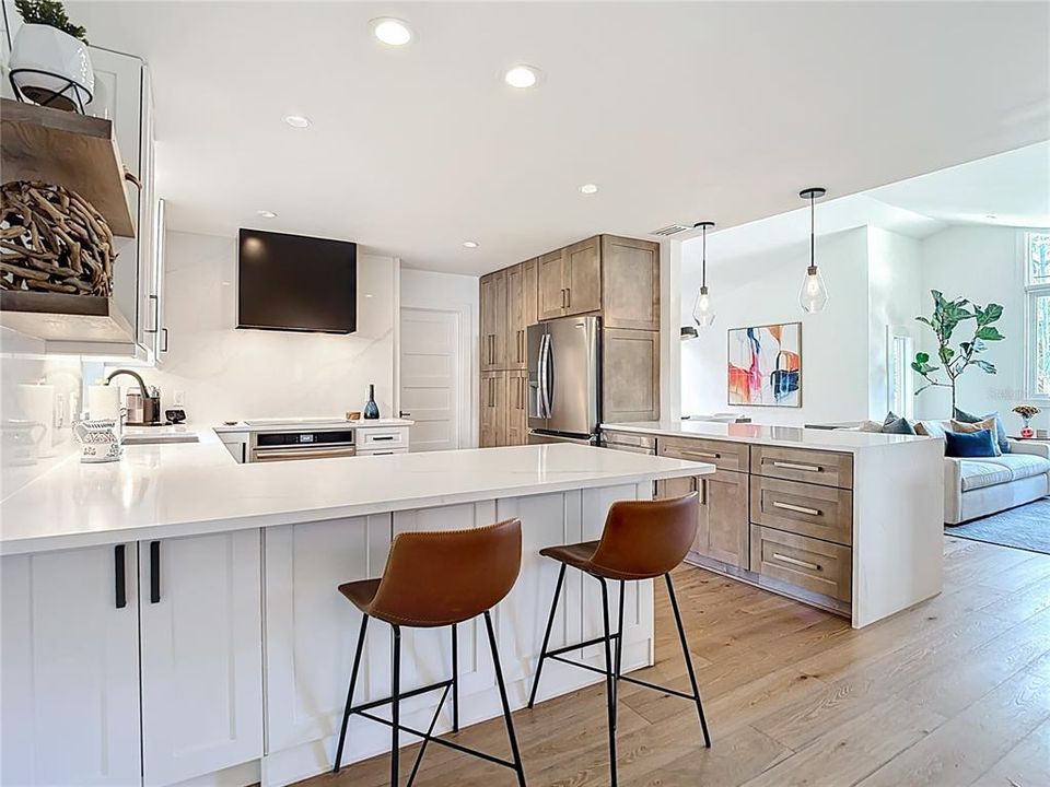 Под контрактом: $5,500 (3 спален, 2 ванн, 2378 Квадратных фут)