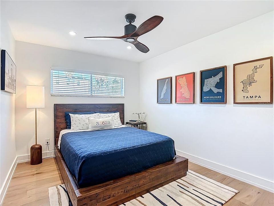 Под контрактом: $5,500 (3 спален, 2 ванн, 2378 Квадратных фут)