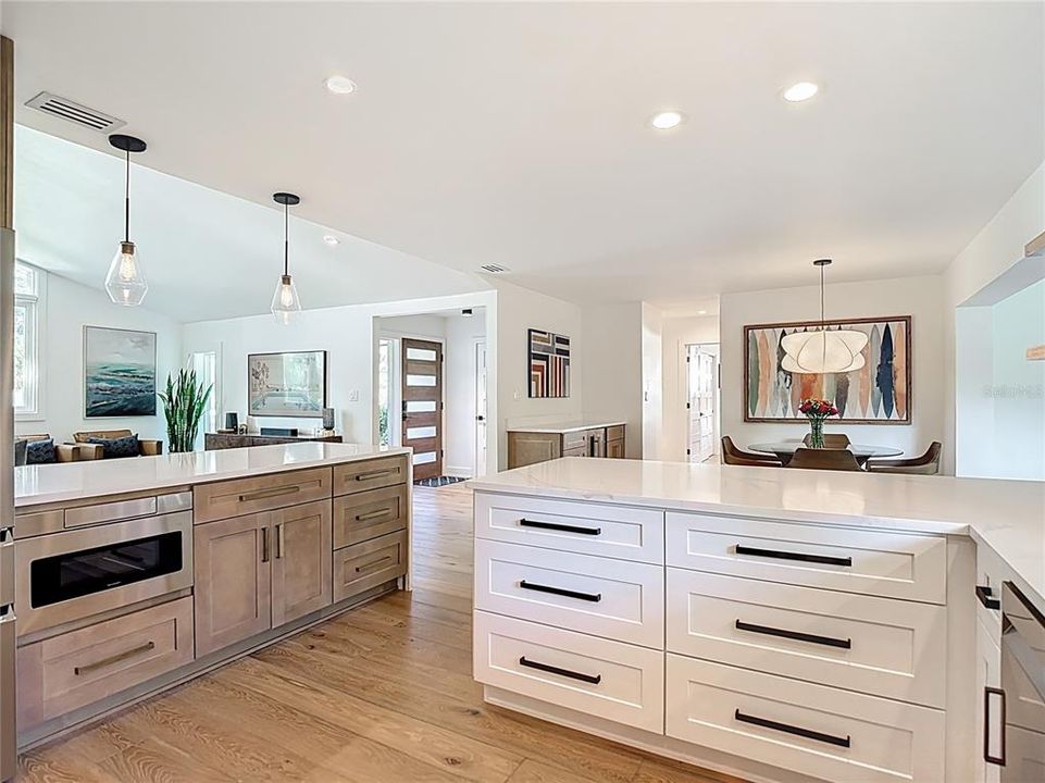 Под контрактом: $5,500 (3 спален, 2 ванн, 2378 Квадратных фут)