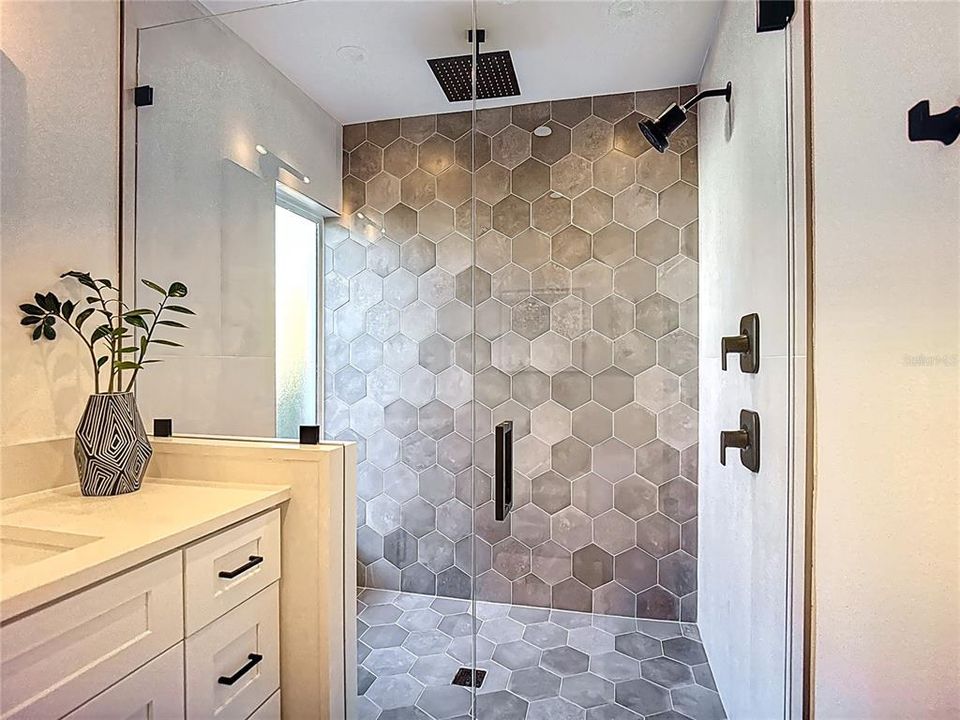 Под контрактом: $5,500 (3 спален, 2 ванн, 2378 Квадратных фут)