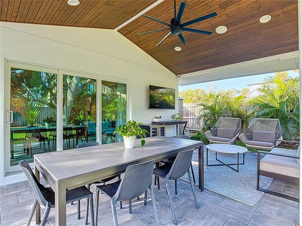 Под контрактом: $5,500 (3 спален, 2 ванн, 2378 Квадратных фут)