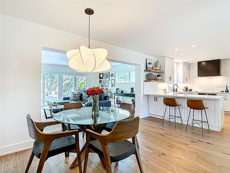 Под контрактом: $5,500 (3 спален, 2 ванн, 2378 Квадратных фут)