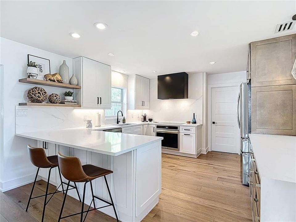 Под контрактом: $5,500 (3 спален, 2 ванн, 2378 Квадратных фут)