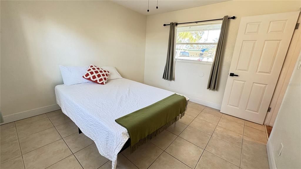 Activo con contrato: $3,600 (3 camas, 2 baños, 2137 Pies cuadrados)