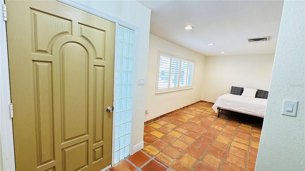 Activo con contrato: $3,600 (3 camas, 2 baños, 2137 Pies cuadrados)