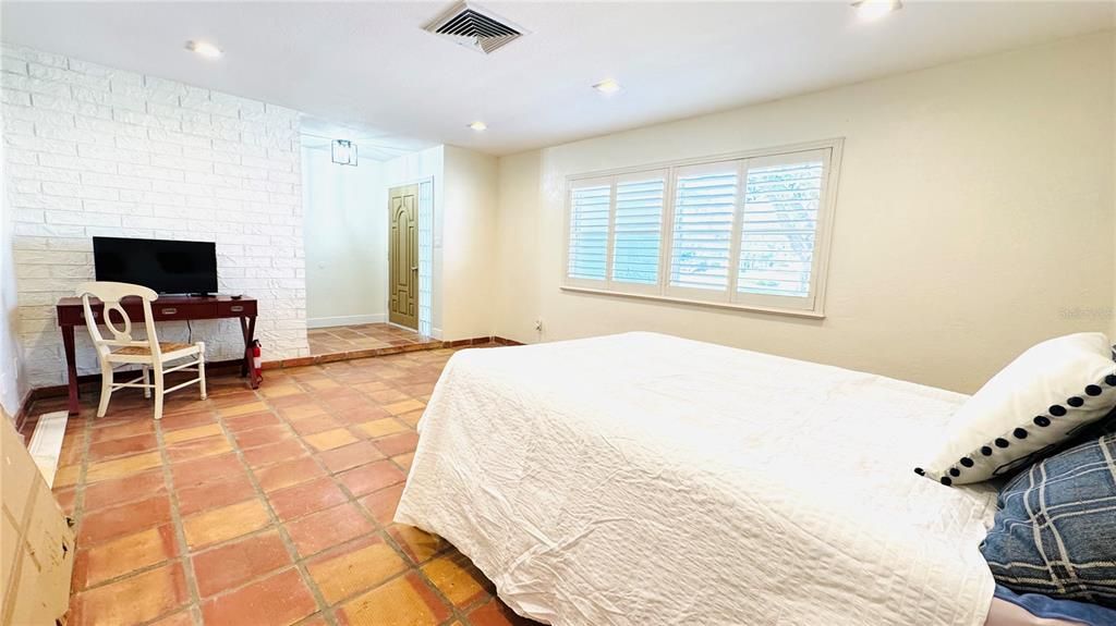 Activo con contrato: $3,600 (3 camas, 2 baños, 2137 Pies cuadrados)