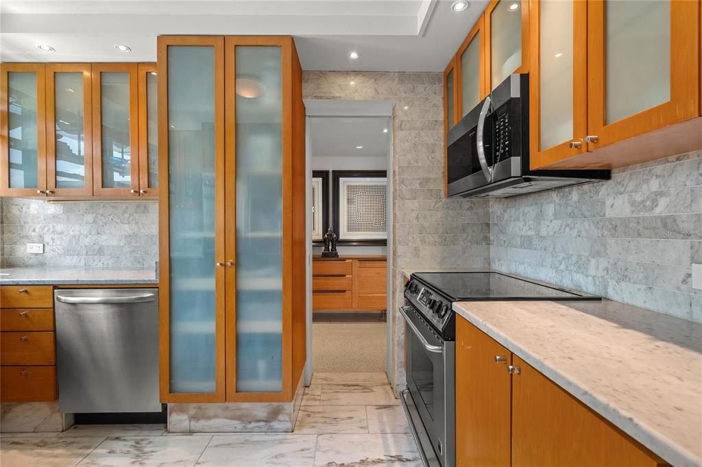 Active With Contract: $1,590,000 (3 beds, 2 baths, 1889 Square Feet)