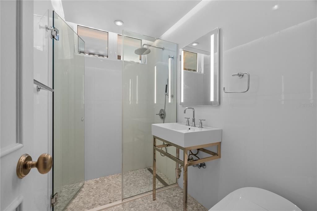 Active With Contract: $1,590,000 (3 beds, 2 baths, 1889 Square Feet)