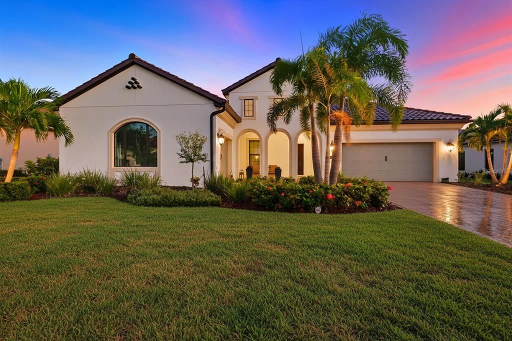 Recently Sold: $1,050,000 (4 beds, 3 baths, 2712 Square Feet)