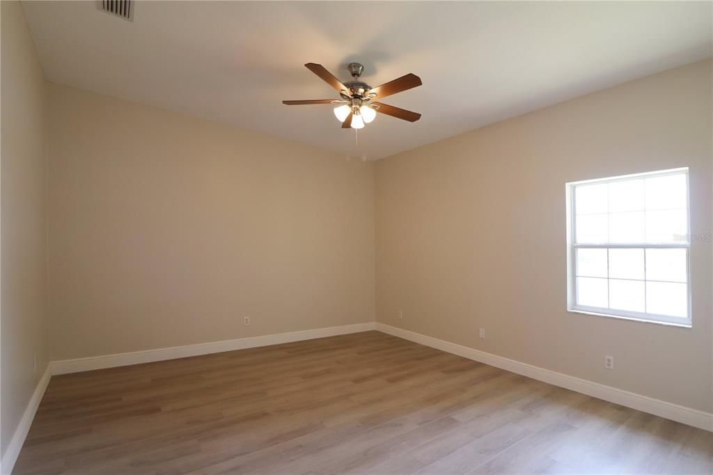 出租: $2,100 (2 贝兹, 2 浴室, 1571 平方英尺)