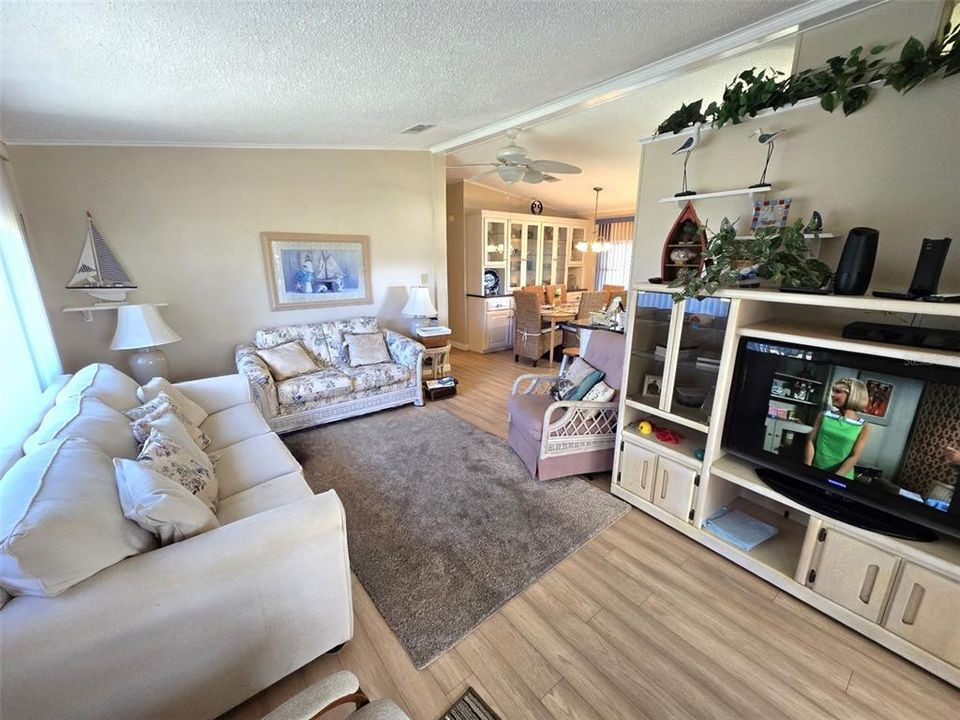 For Rent: $2,350 (2 beds, 2 baths, 864 Square Feet)