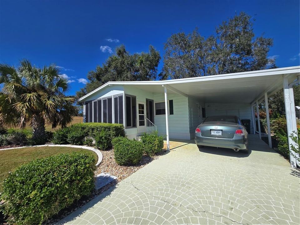 For Rent: $2,350 (2 beds, 2 baths, 864 Square Feet)