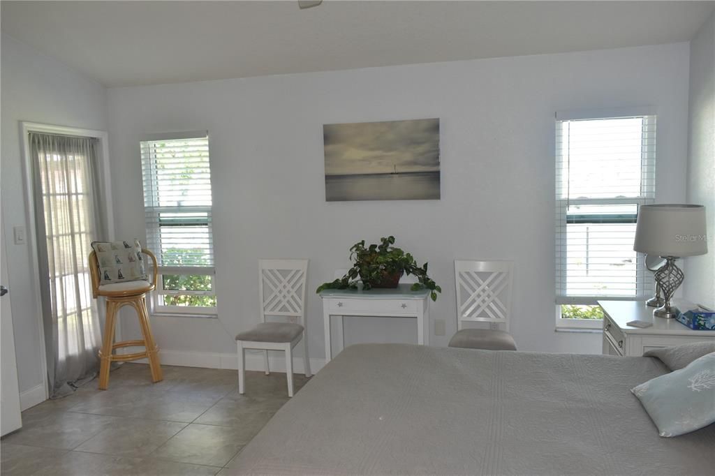 Active With Contract: $279,900 (2 beds, 2 baths, 1183 Square Feet)