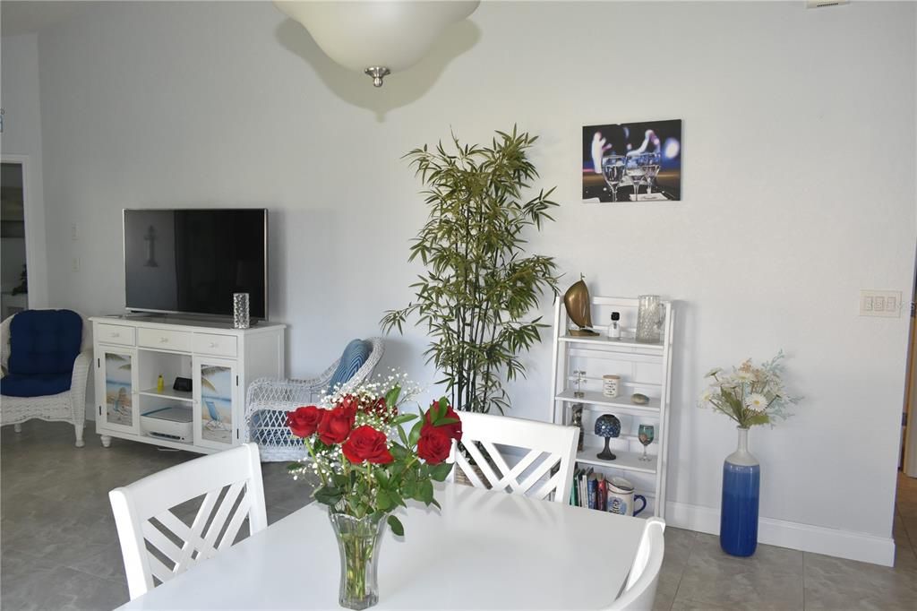 Active With Contract: $279,900 (2 beds, 2 baths, 1183 Square Feet)