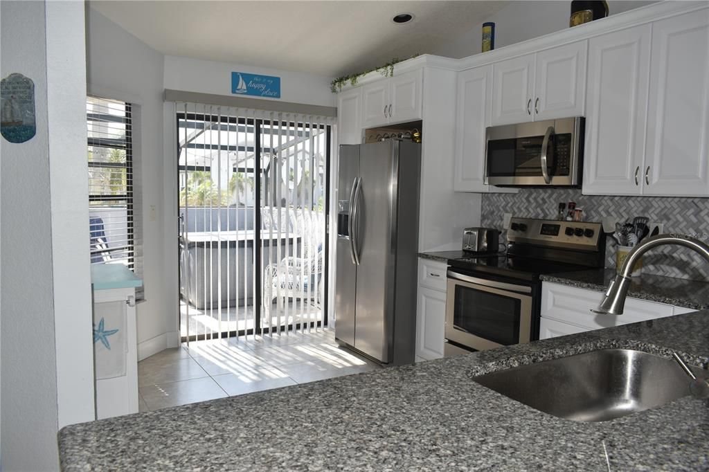 Active With Contract: $279,900 (2 beds, 2 baths, 1183 Square Feet)