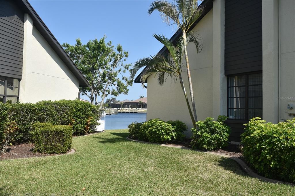 Active With Contract: $279,900 (2 beds, 2 baths, 1183 Square Feet)