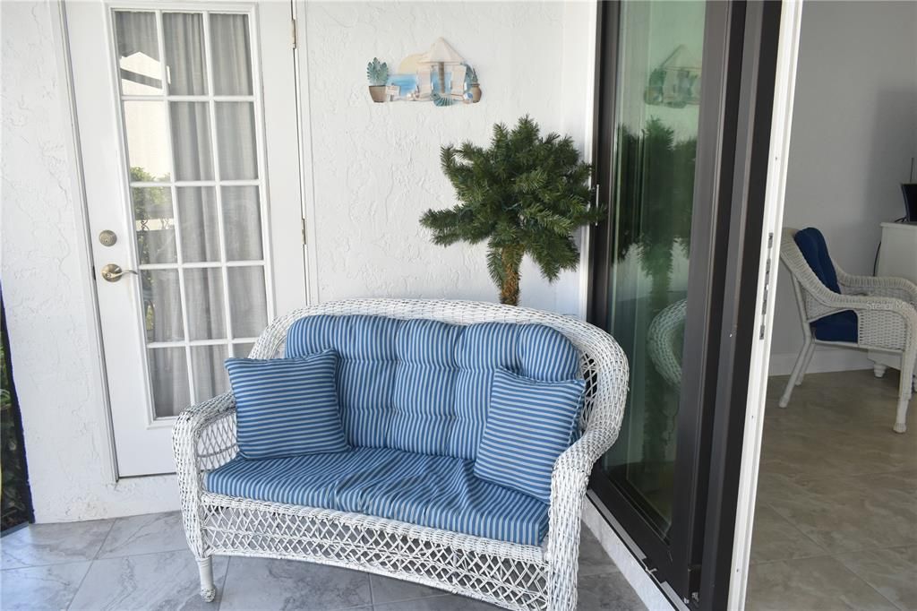 Active With Contract: $279,900 (2 beds, 2 baths, 1183 Square Feet)