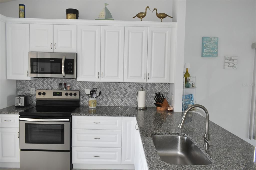 Active With Contract: $279,900 (2 beds, 2 baths, 1183 Square Feet)