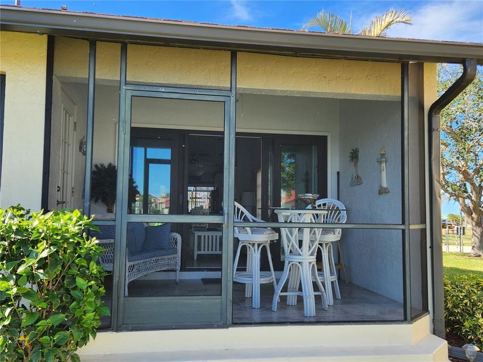 Active With Contract: $279,900 (2 beds, 2 baths, 1183 Square Feet)