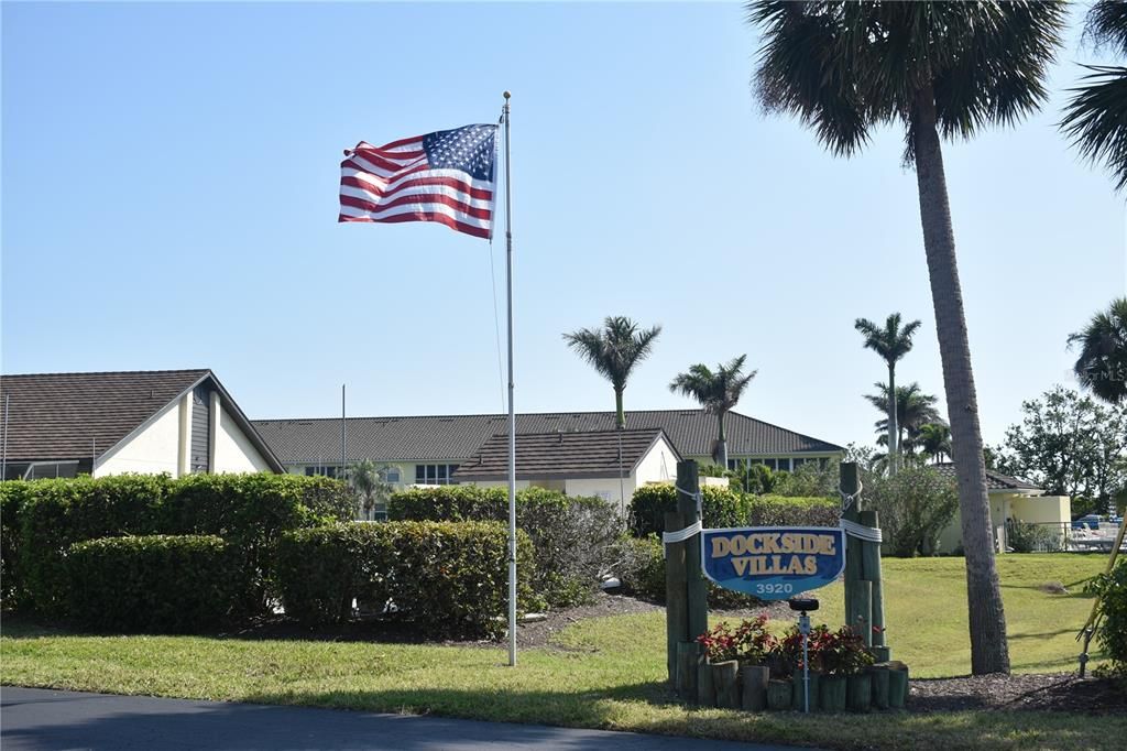 Active With Contract: $279,900 (2 beds, 2 baths, 1183 Square Feet)