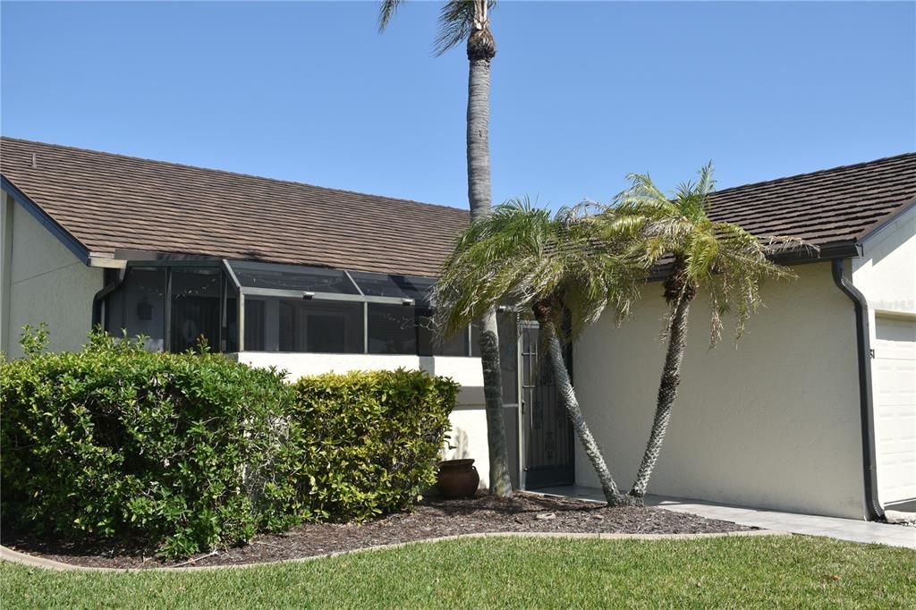 Active With Contract: $279,900 (2 beds, 2 baths, 1183 Square Feet)