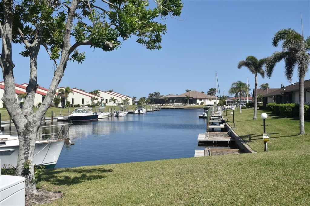 Active With Contract: $279,900 (2 beds, 2 baths, 1183 Square Feet)