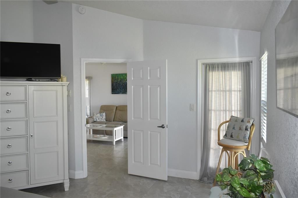 Active With Contract: $279,900 (2 beds, 2 baths, 1183 Square Feet)