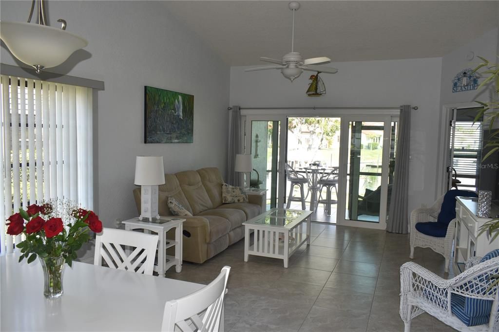 Active With Contract: $279,900 (2 beds, 2 baths, 1183 Square Feet)