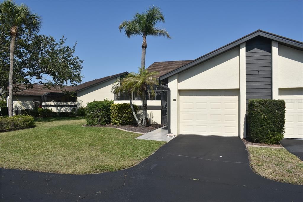 Active With Contract: $279,900 (2 beds, 2 baths, 1183 Square Feet)