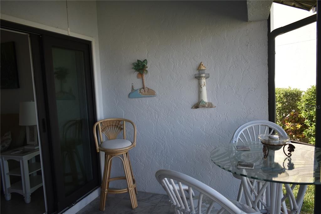 Active With Contract: $279,900 (2 beds, 2 baths, 1183 Square Feet)