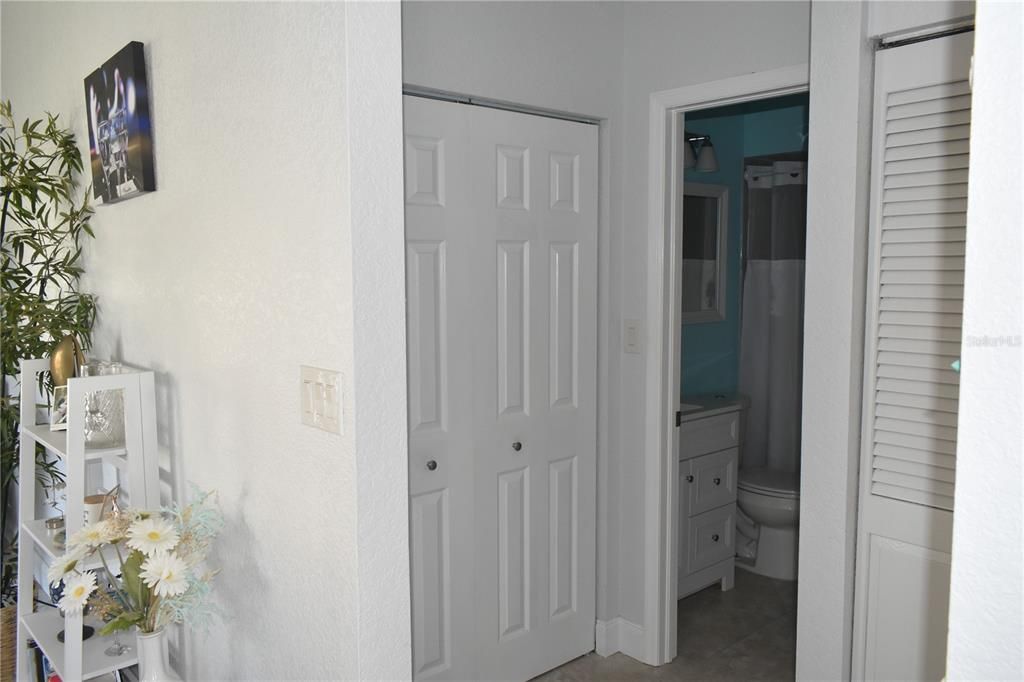 Active With Contract: $279,900 (2 beds, 2 baths, 1183 Square Feet)