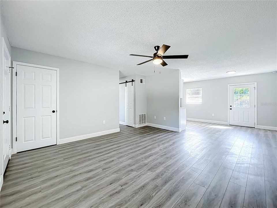 Active With Contract: $255,000 (3 beds, 2 baths, 1350 Square Feet)